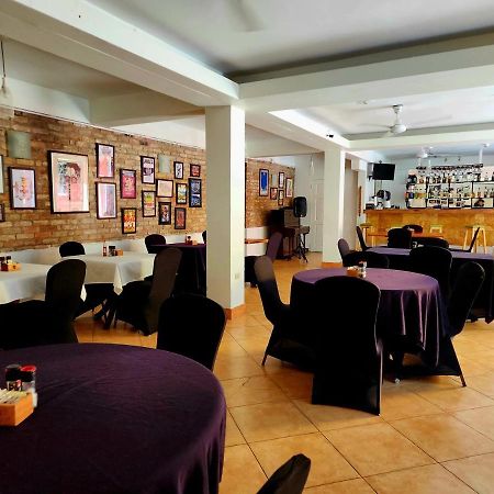 Altamont West Hotel Teluk Montego Bagian luar foto