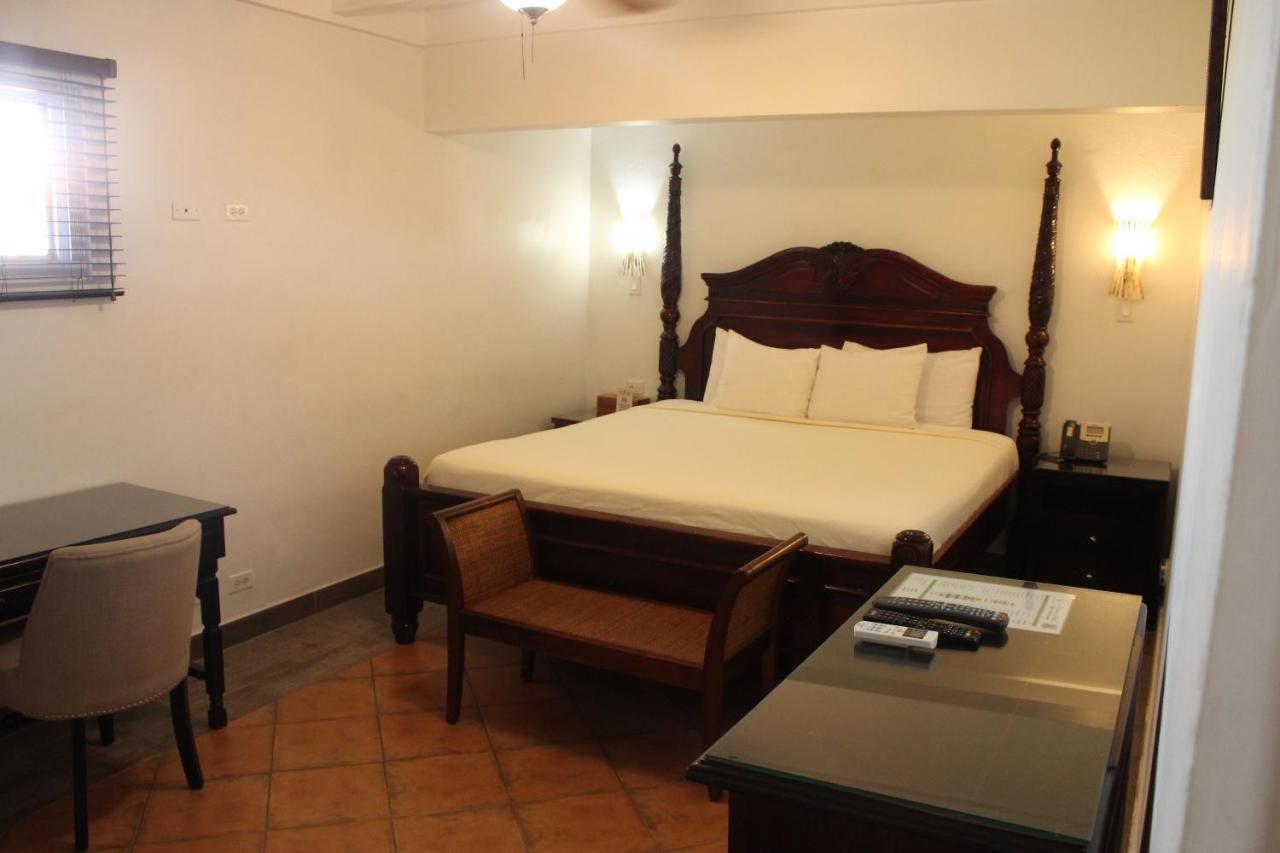 Altamont West Hotel Teluk Montego Bagian luar foto