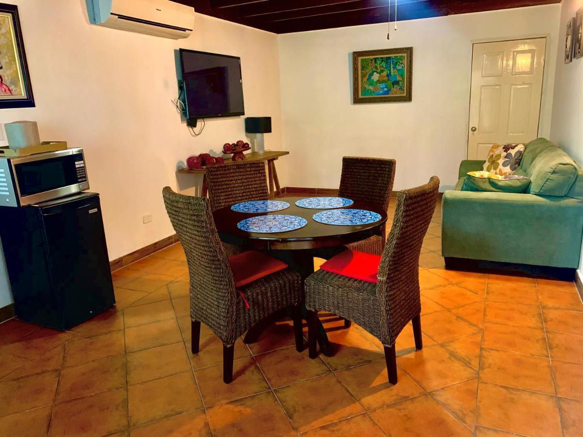 Altamont West Hotel Teluk Montego Bagian luar foto