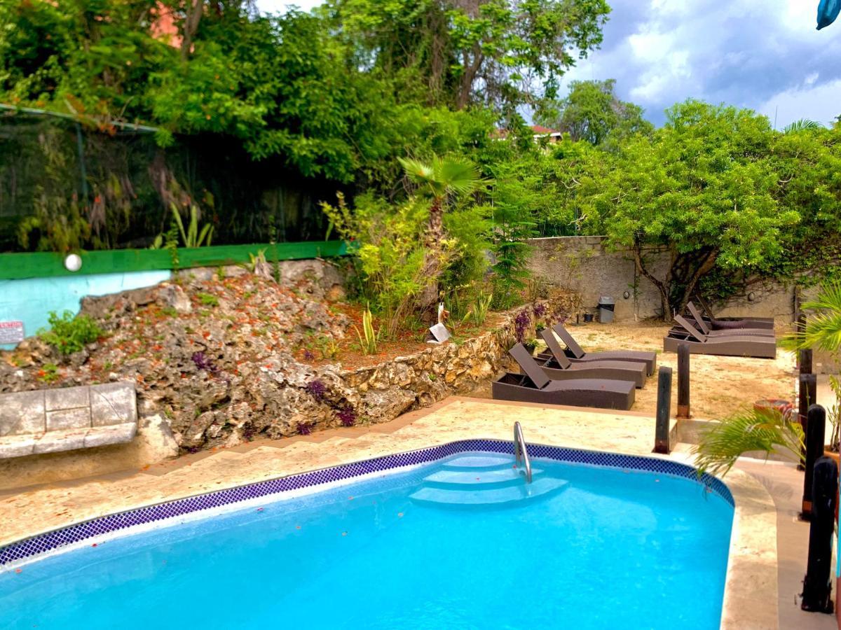 Altamont West Hotel Teluk Montego Bagian luar foto