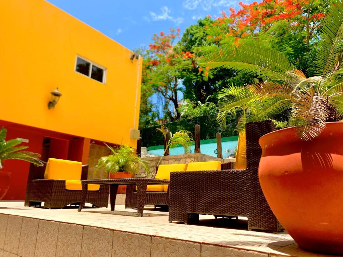 Altamont West Hotel Teluk Montego Bagian luar foto