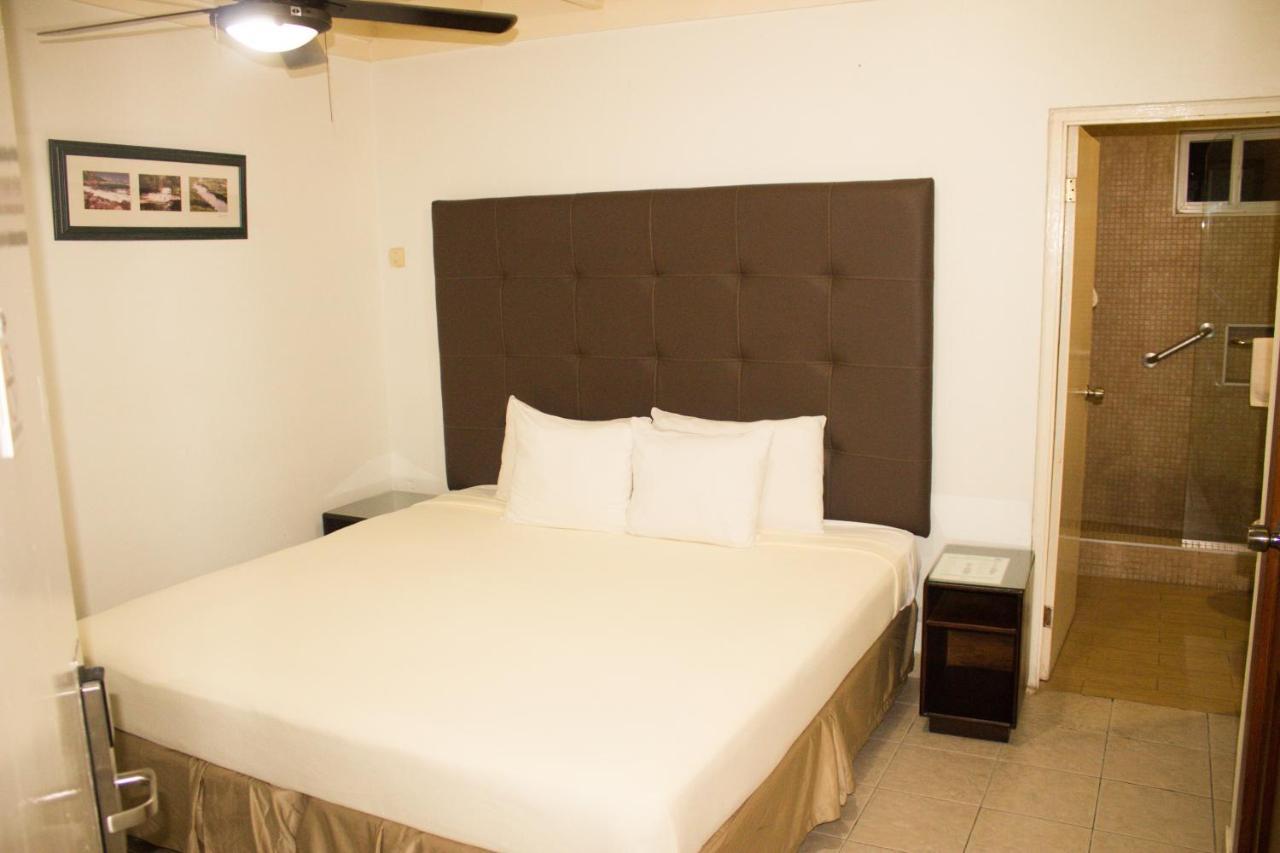 Altamont West Hotel Teluk Montego Bagian luar foto