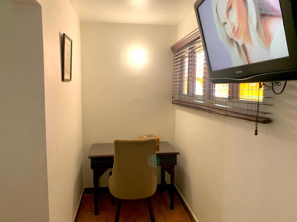 Altamont West Hotel Teluk Montego Bagian luar foto