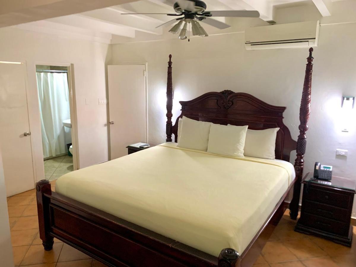 Altamont West Hotel Teluk Montego Bagian luar foto