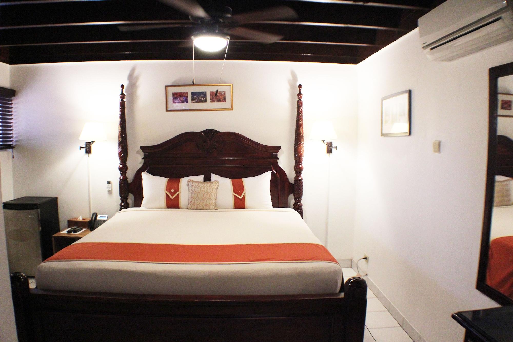 Altamont West Hotel Teluk Montego Bagian luar foto