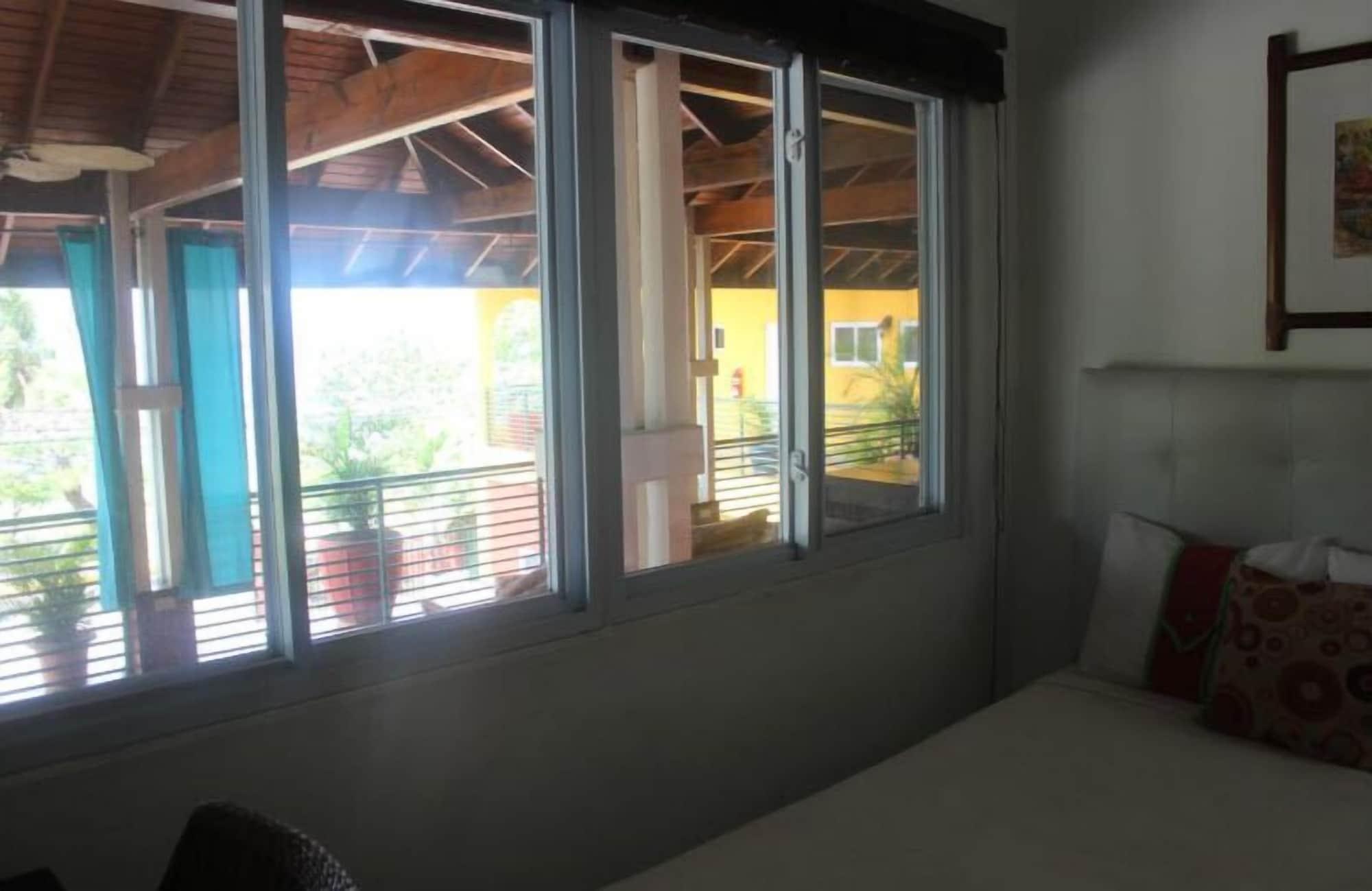 Altamont West Hotel Teluk Montego Bagian luar foto