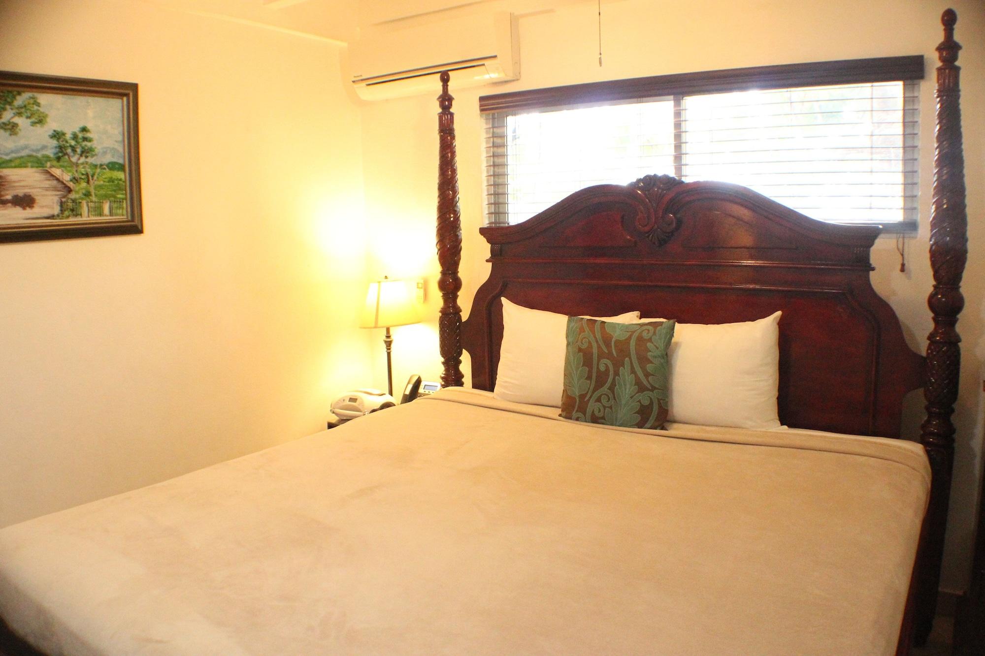 Altamont West Hotel Teluk Montego Bagian luar foto