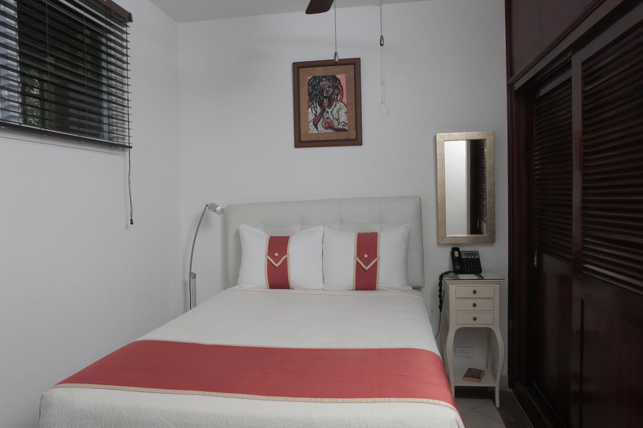 Altamont West Hotel Teluk Montego Bagian luar foto