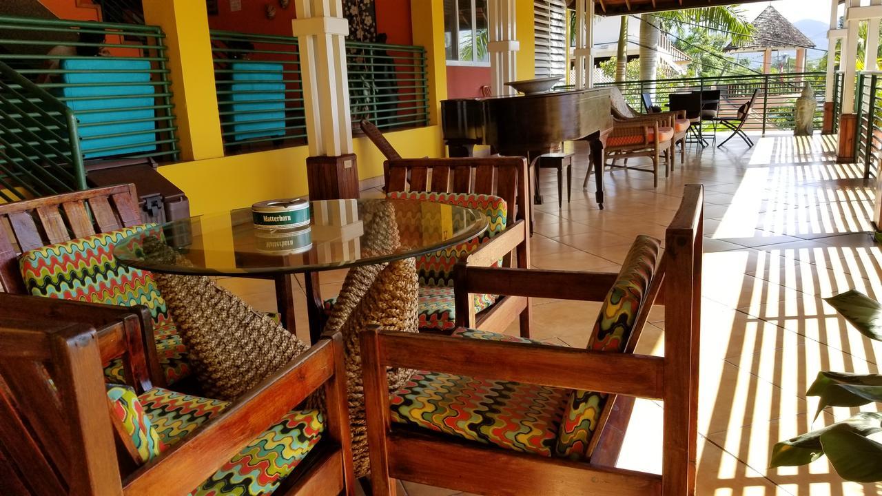 Altamont West Hotel Teluk Montego Bagian luar foto