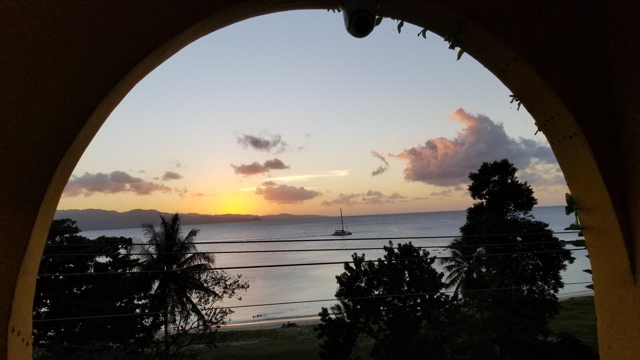 Altamont West Hotel Teluk Montego Bagian luar foto