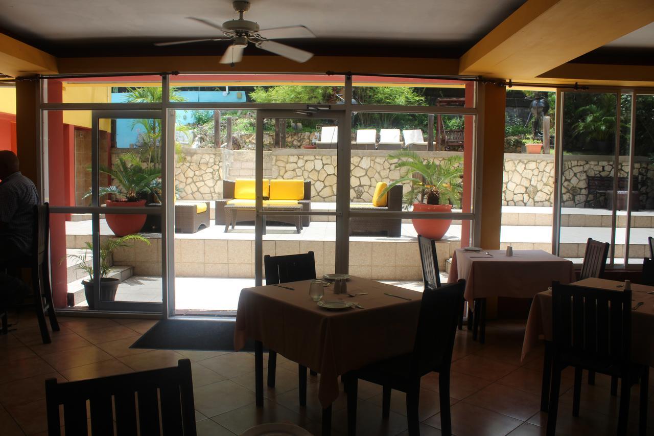 Altamont West Hotel Teluk Montego Bagian luar foto