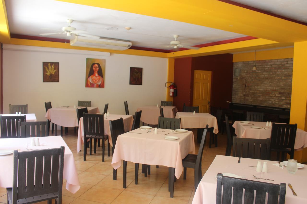 Altamont West Hotel Teluk Montego Bagian luar foto
