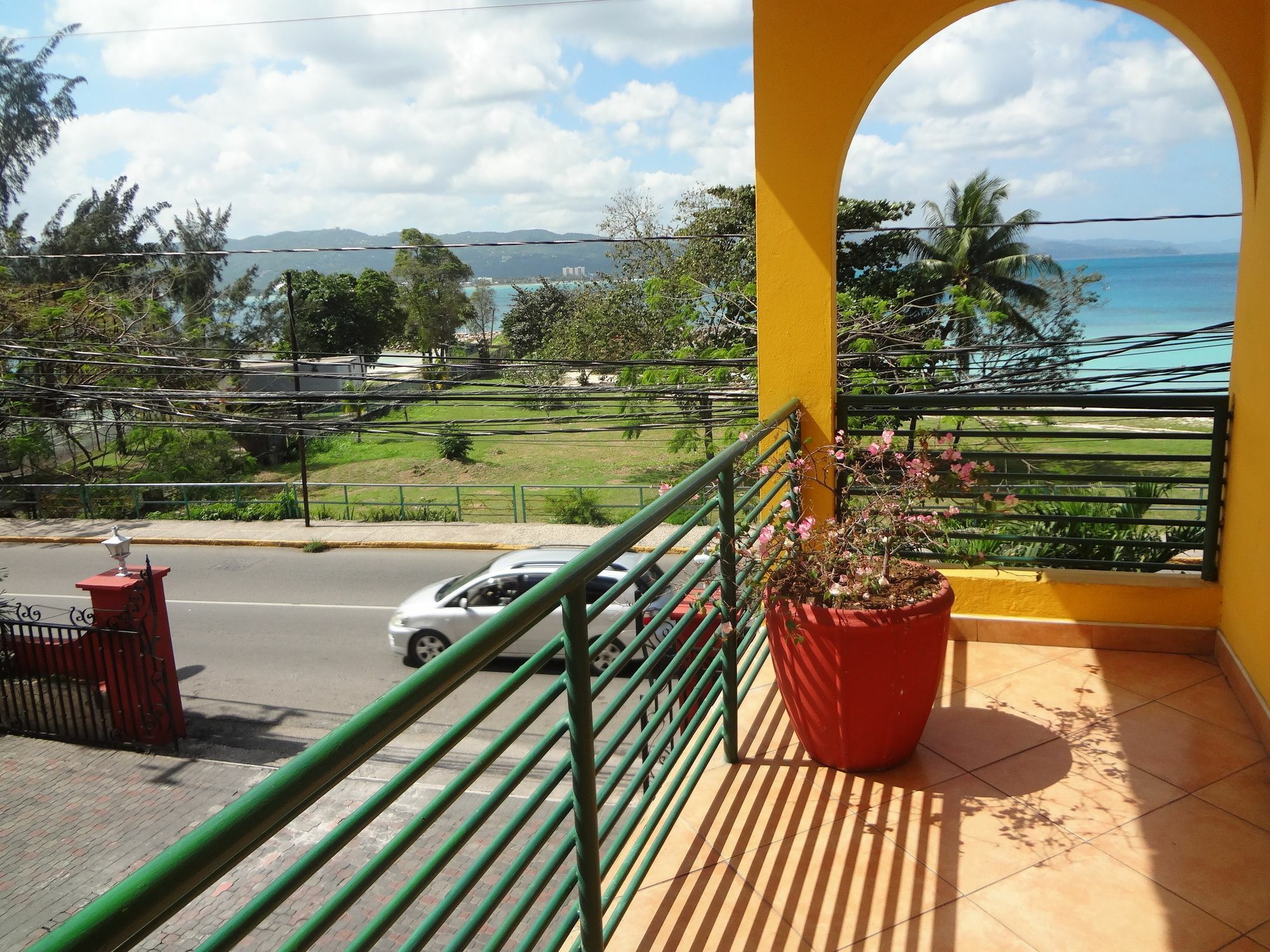 Altamont West Hotel Teluk Montego Bagian luar foto